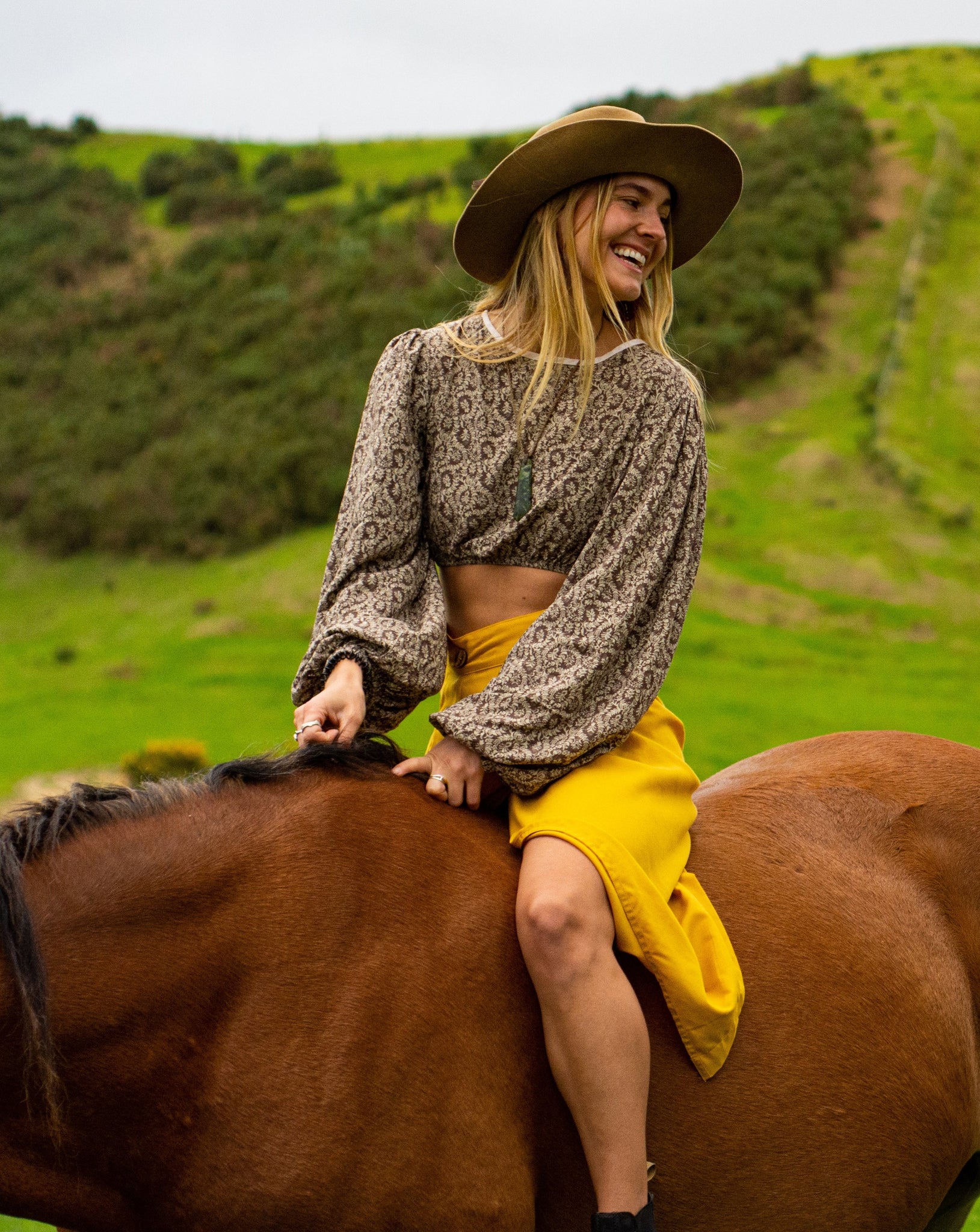 Long puff sleeve crop